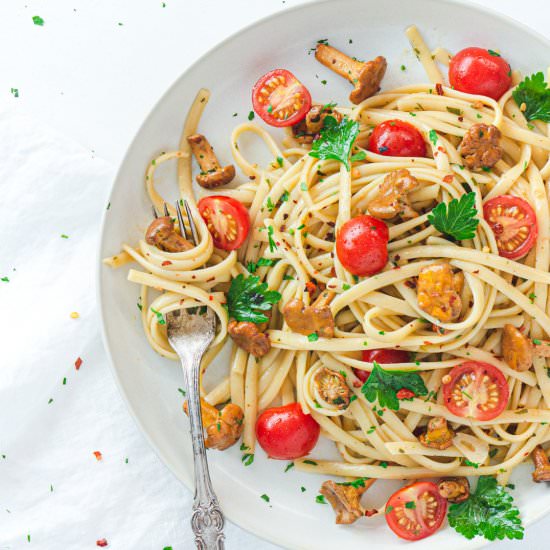 LINGUINE WITH CHANTERELLE MUSHROOMS