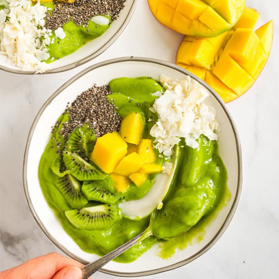 Mango smoothie bowl