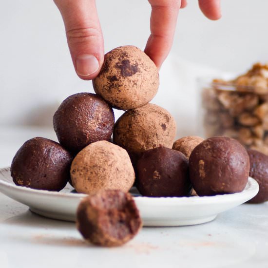 Healthy Raw Brownie Bites