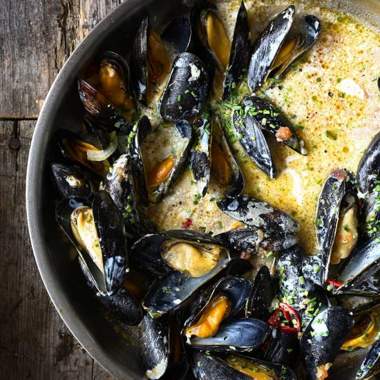 Mussels in Garlic Miso Broth