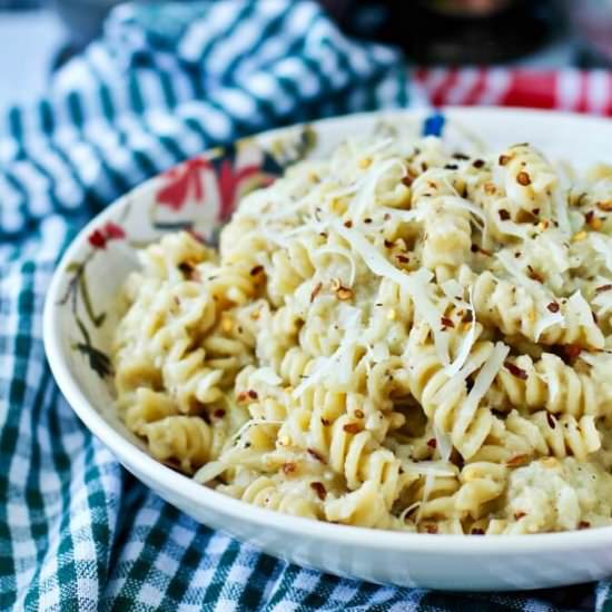 Cheesy Pasta with Cauliflower