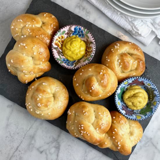 Sourdough Soft Pretzels