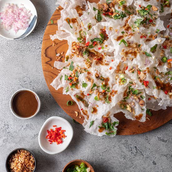 Rice paper crisps with toppings