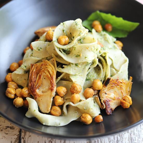 Vegan pesto pasta with artichokes