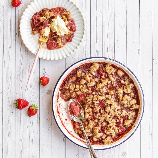 Low-Carb Strawberry Ginger Crumble