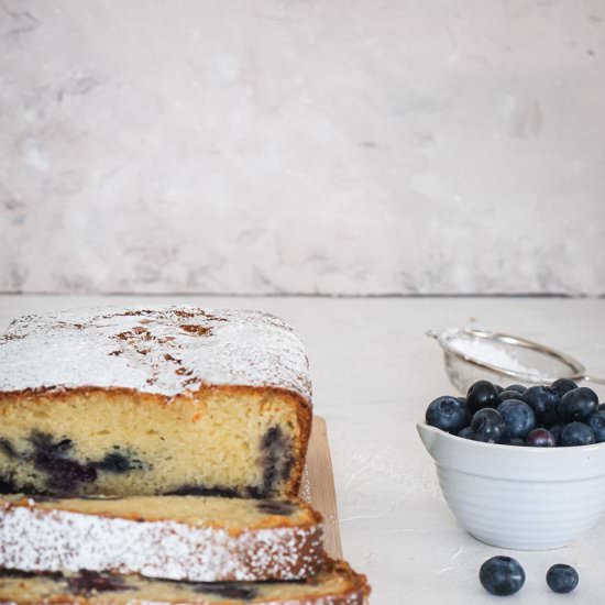 Blueberries & mascarpone cake
