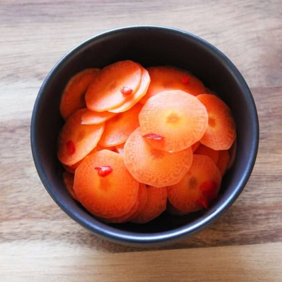 Spicy Pickled Carrots