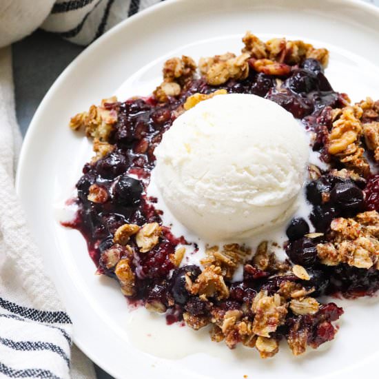 Healthy Berry Crisp (Gluten-Free)