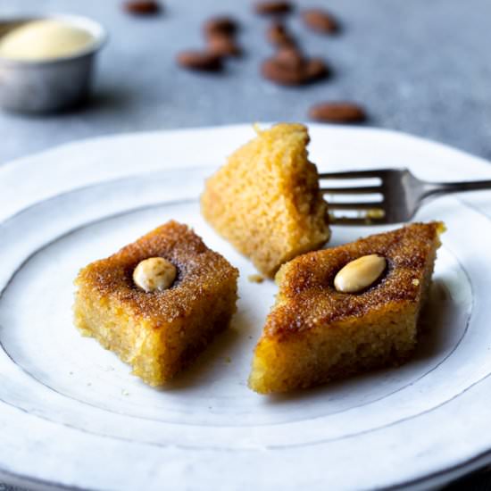 vegan semolina cake with almonds