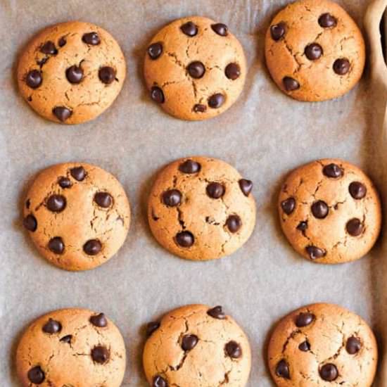 Simple Paleo Chocolate Chip Cookies