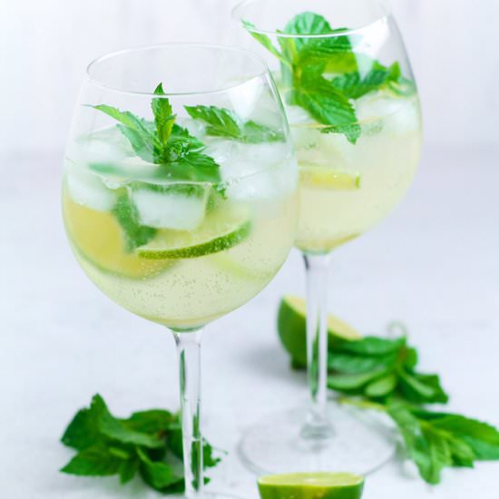 The Hugo Spritz Cocktail