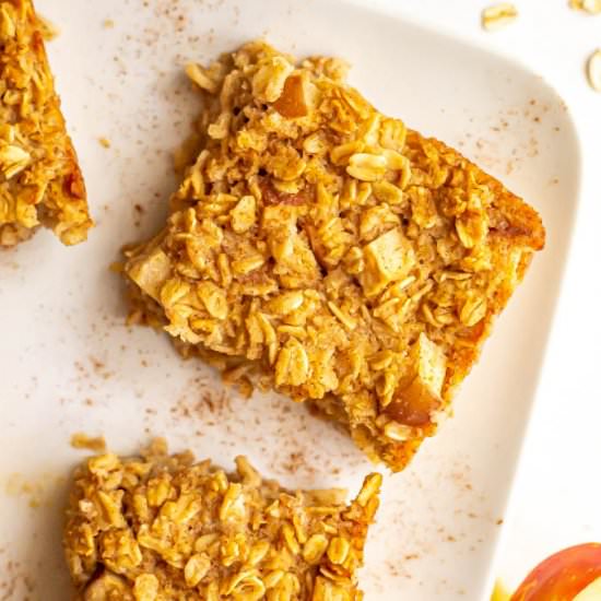 Apple cinnamon baked oatmeal