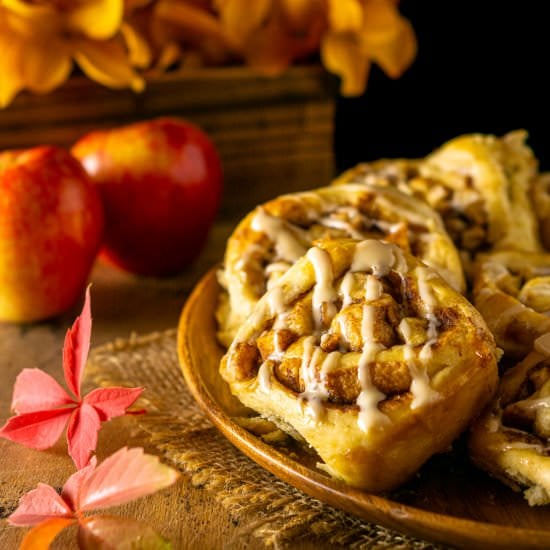Apple Cinnamon Rolls & Maple Glaze