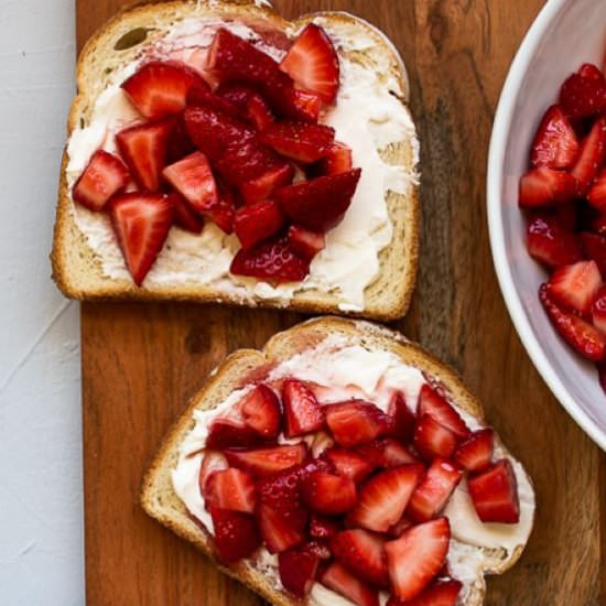 Strawberry Cheesecake Toast