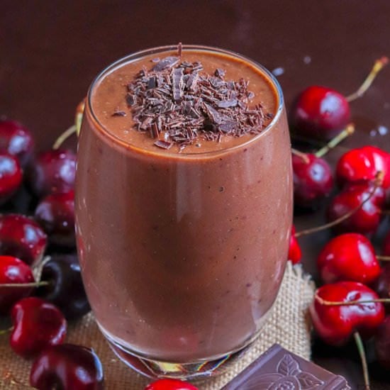 DELICIOUS CHERRY CHOCOLATE SMOOTHIE