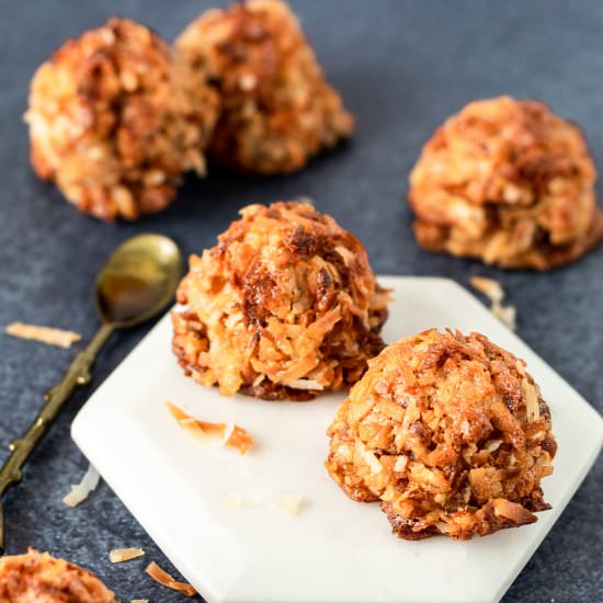 toasted coconut maple macaroons