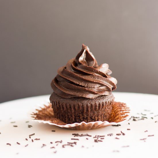 Classic Chocolate Cupcakes – No Mixer