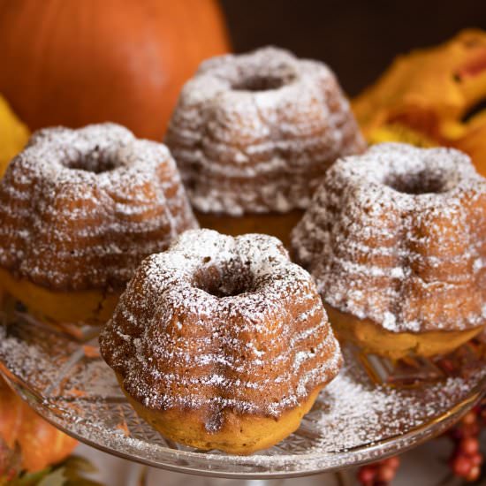 Miniature Pumpkin-Spice Bundt Cakes