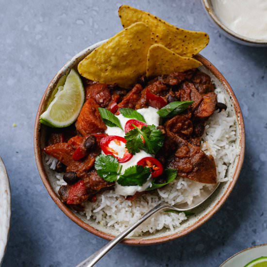 Smoky low FODMAP vegetarian chilli