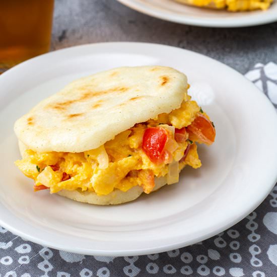 Arepa Rellena Con Perico