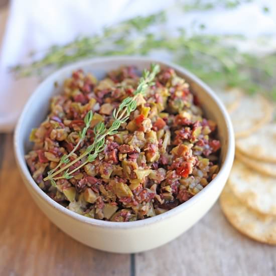 Olive tapenade with garlic & thyme