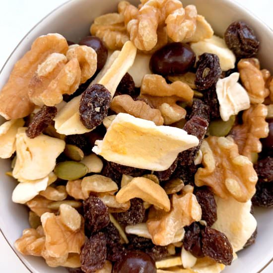 Easy Dried Fruit and Nut Trail Mix