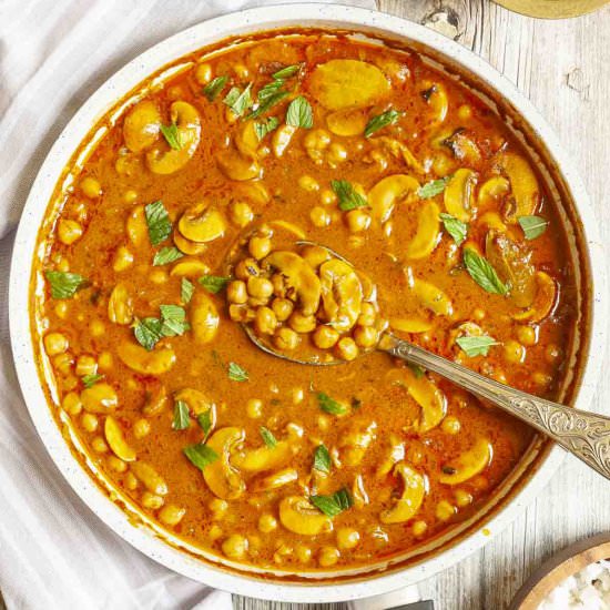 Vegan Chickpea Mushroom Curry
