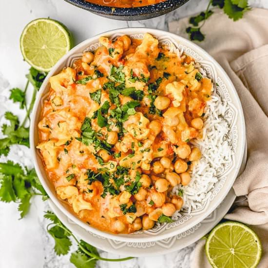 CHICKPEA AND CAULIFLOWER COCONUT CURRY