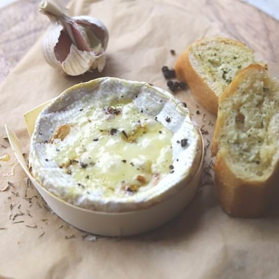 BAKED CAMEMBERT WITH HONEY & THYME