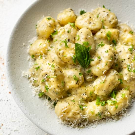 creamy pesto gnocchi