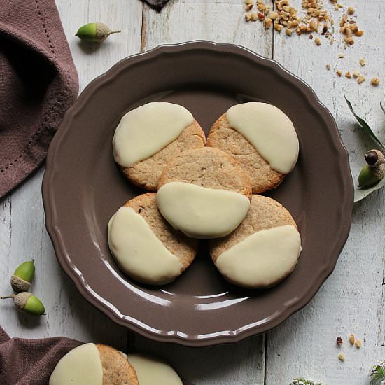 Spelled biscuits with hazelnuts