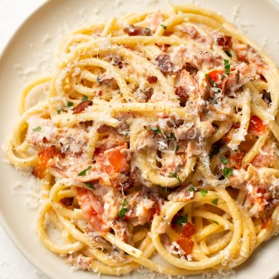 easy creamy bacon tomato pasta