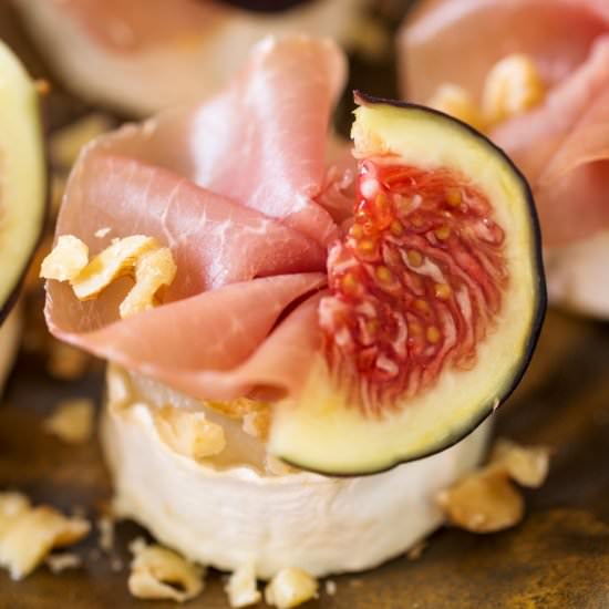 Baked goat cheese with figs