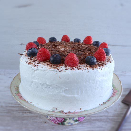 Cocoa cake with whipped cream