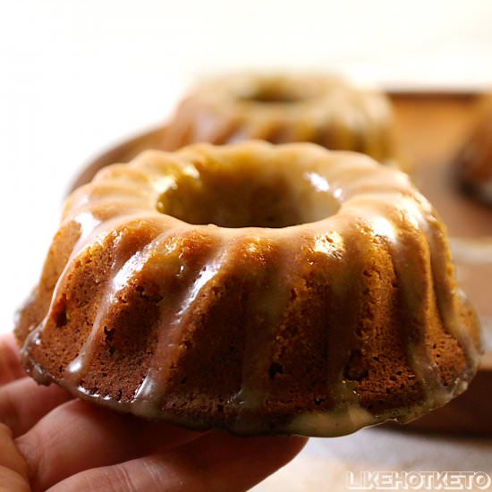 Pumpkin Pie Spice Baby Bundt Cakes