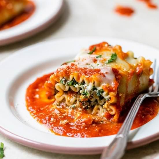 Veggie Mushroom Kale Lasagna Rolls