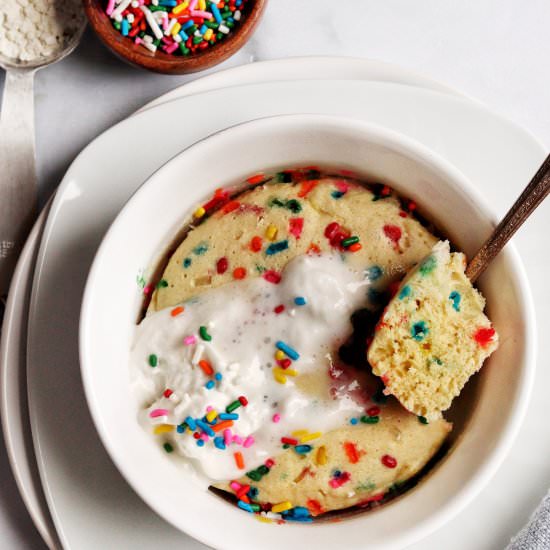 HEALTHY Funfetti Mug Cake