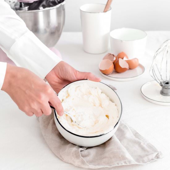 Swiss meringue buttercream smbc