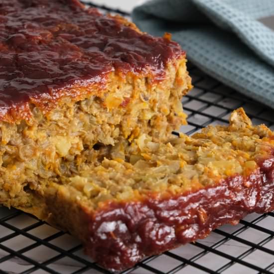 Lentil loaf with oats and veggies