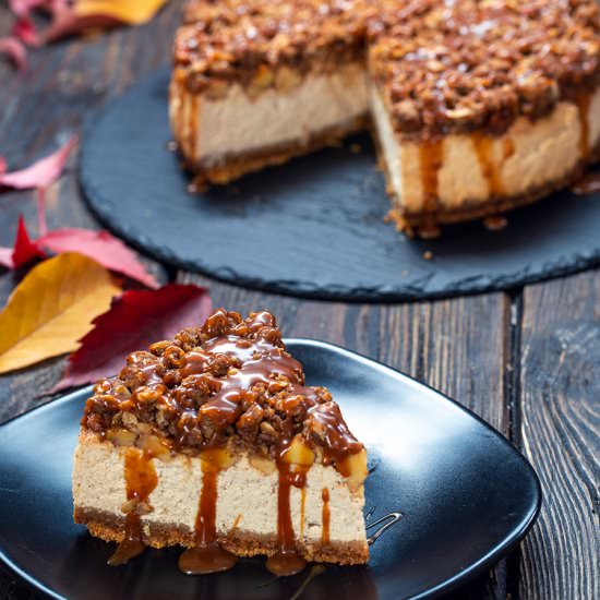 Caramel Apple Crisp Cheesecake
