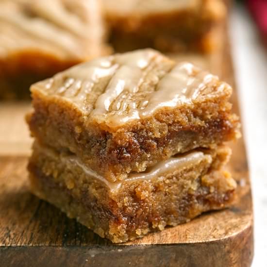 Paleo Cinnamon Roll Blondies