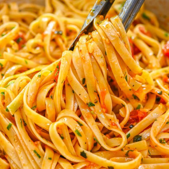 Fettuccine in Tomato Sauce