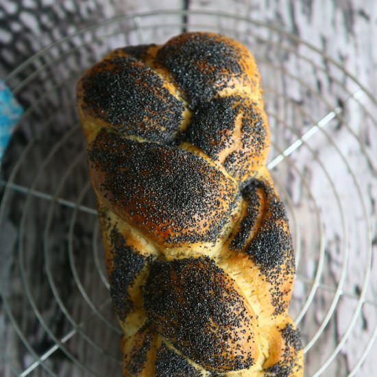 Braided Loaf with Poppy Seeds