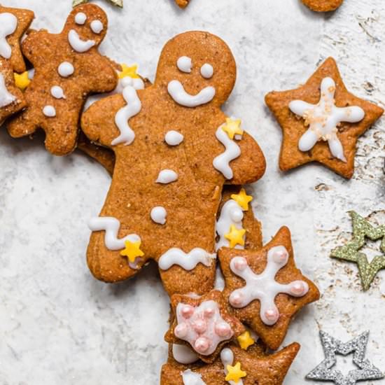 Vegan Gingerbread Wreath & Shapes