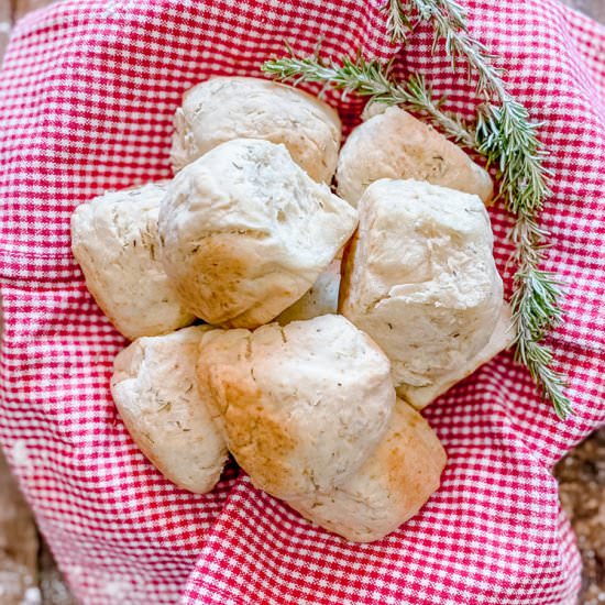 10-Minute Rosemary Bread Rolls