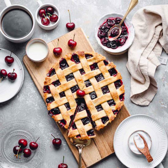 Simple Vegan Cherry Pie