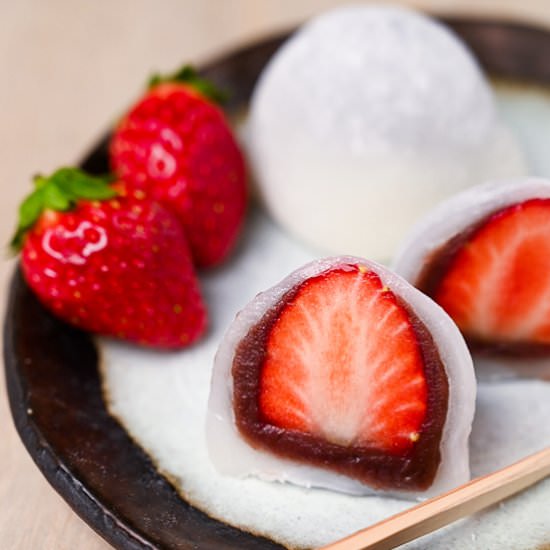 Strawberry Mochi (Ichigo Daifuku)