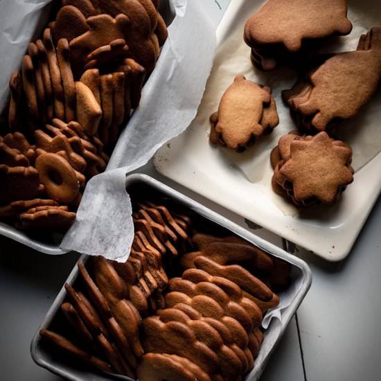 Classic Tender Gingerbread Cookies