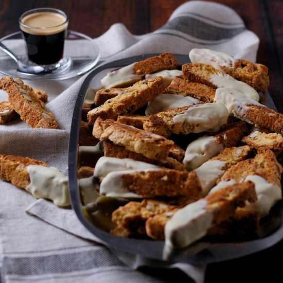 Almond and Apricot Cantucci