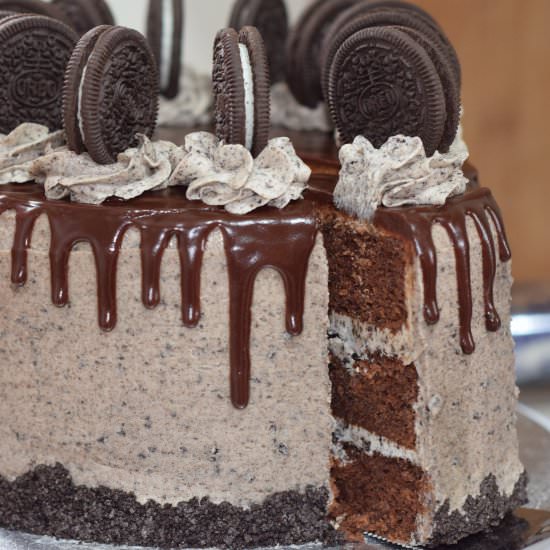 Oreo Drip Cake